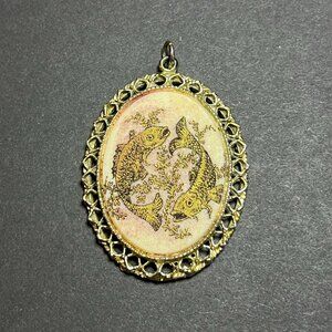 VTG 60s Rare Gold Tone Filigree Ornate Oval Zodiac Pisces Fish Pendant 2 x 1.5"